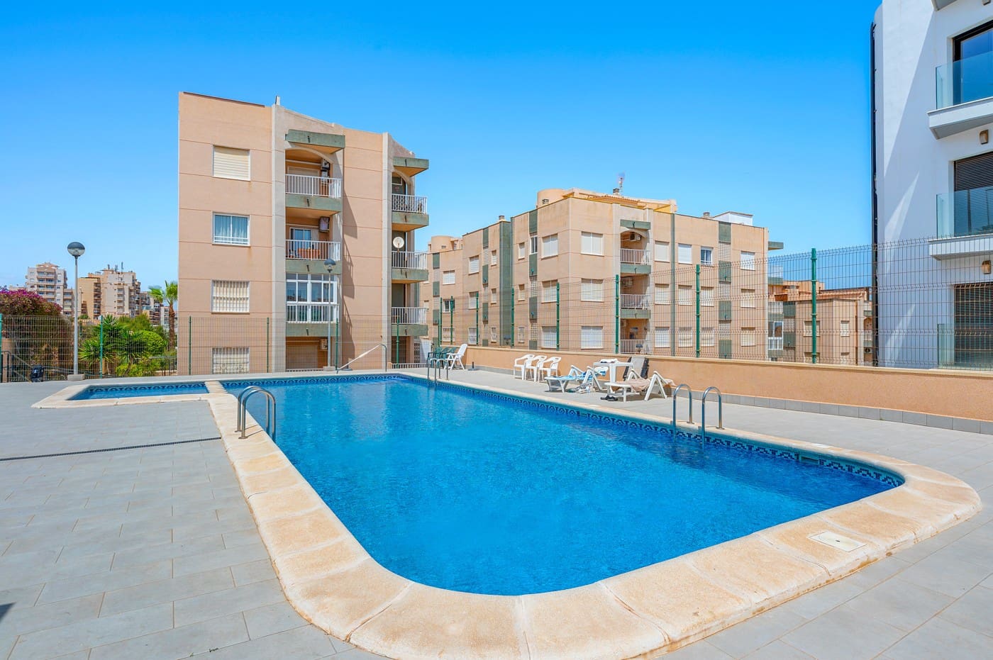2 soverom Leilighet til salgs i La Mata med svømmebasseng - € 165 000 (Ref: 9959236)