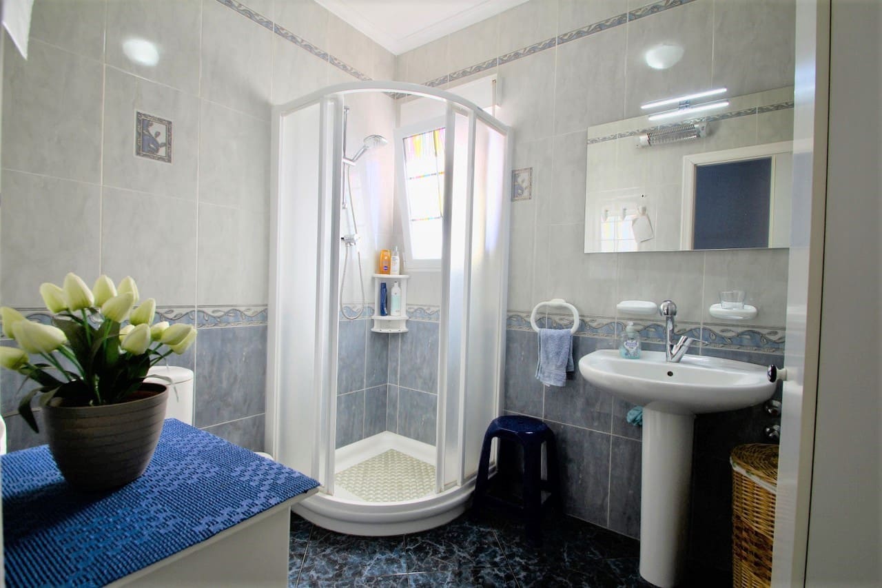 6 soveværelse Villa til salg i Villamartin med swimmingpool - € 469.000 (Ref: 9959237)