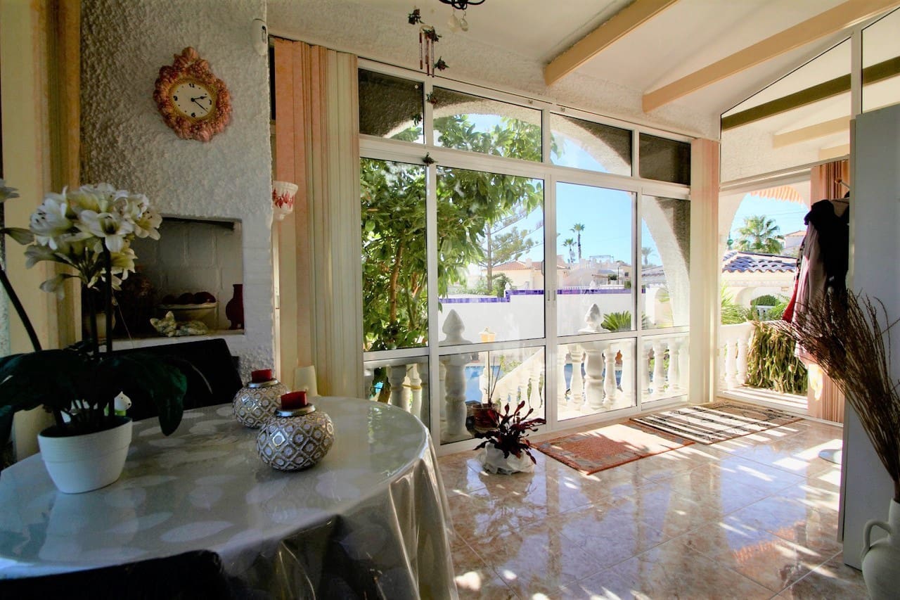 6 soveværelse Villa til salg i Villamartin med swimmingpool - € 469.000 (Ref: 9959237)