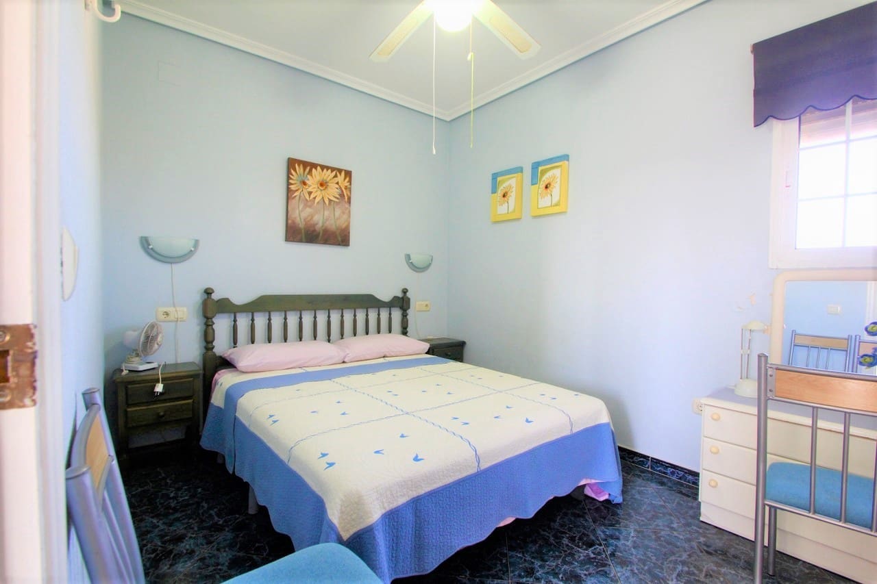 6 soveværelse Villa til salg i Villamartin med swimmingpool - € 469.000 (Ref: 9959237)