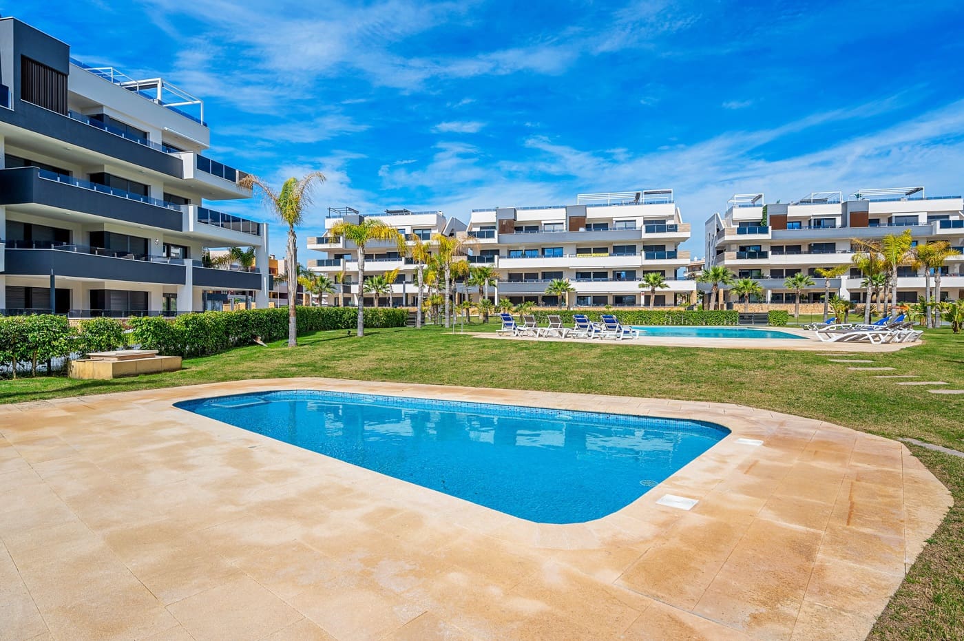 2 sypialnia Apartament na sprzedaż w Playa Flamenca z basenem garażem - 315 000 € (Ref: 9962061)