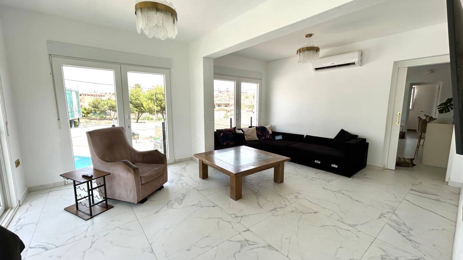 6 chambre Villa/Maison à vendre à Villamartin avec piscine garage - 695 000 € (Ref: 9964369)