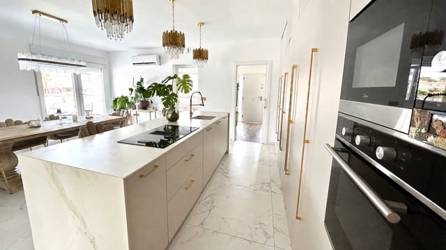 6 chambre Villa/Maison à vendre à Villamartin, Orihuela avec piscine garage - 695 000 € (Ref: 9964369)