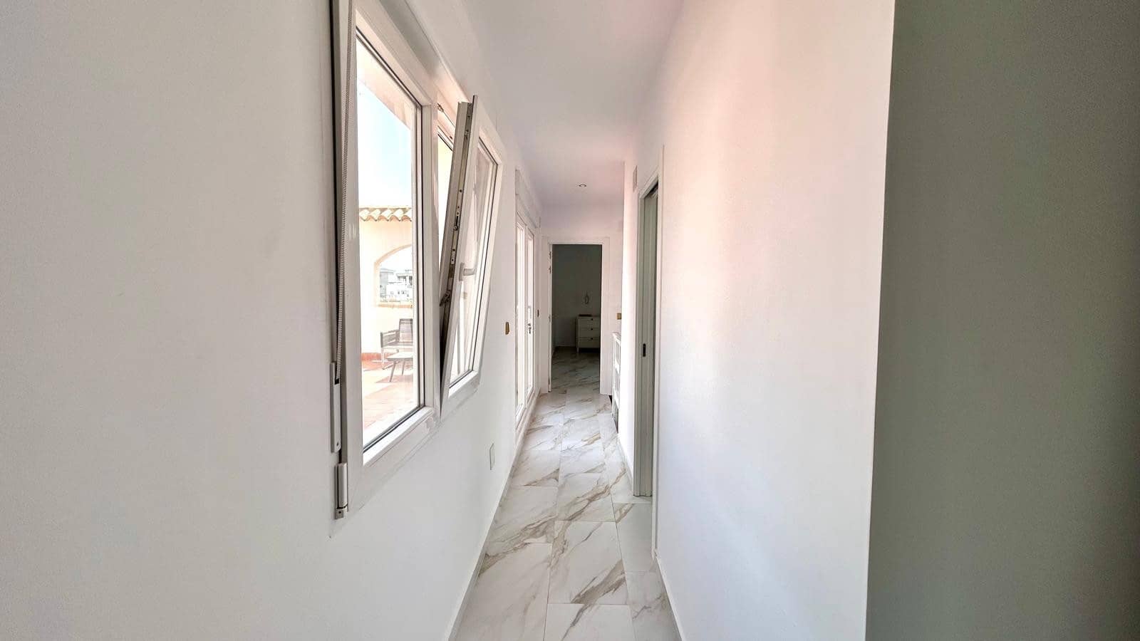 6 chambre Villa/Maison à vendre à Villamartin avec piscine garage - 695 000 € (Ref: 9964369)