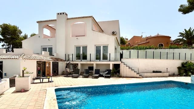 6 chambre Villa/Maison à vendre à Villamartin, Orihuela avec piscine garage - 695 000 € (Ref: 9964369)