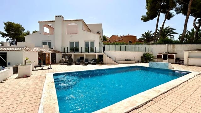6 sypialnia Willa na sprzedaż w Villamartin, Orihuela z basenem garażem - 695 000 € (Ref: 9964369)