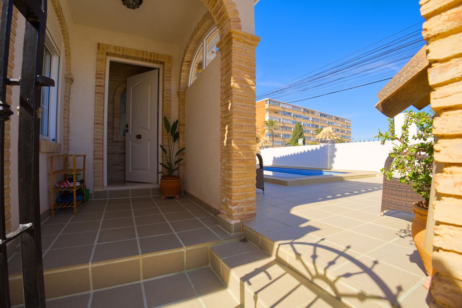 3 Zimmer Villa zu verkaufen in Torrevieja mit Pool Garage - 415.000 € (Ref: 9966159)
