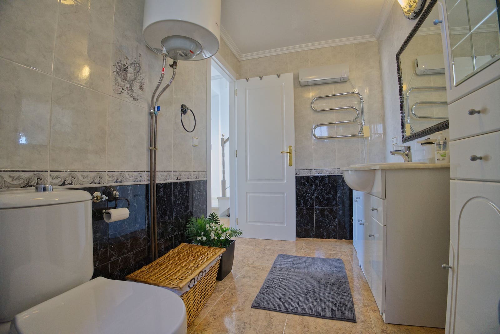 3 Zimmer Villa zu verkaufen in Torrevieja mit Pool Garage - 415.000 € (Ref: 9966159)