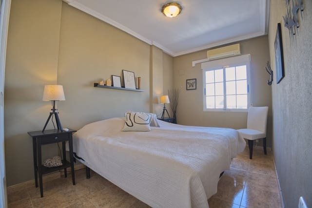 3 Zimmer Villa zu verkaufen in Torreblanca, Torrevieja mit Pool Garage - 415.000 € (Ref: 9966159)