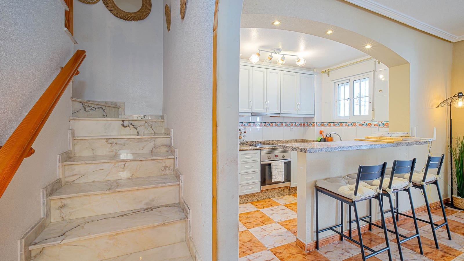 3 soverom Kjedet enebolig til salgs i Orihuela Costa med svømmebasseng garasje - € 269 900 (Ref: 9984428)