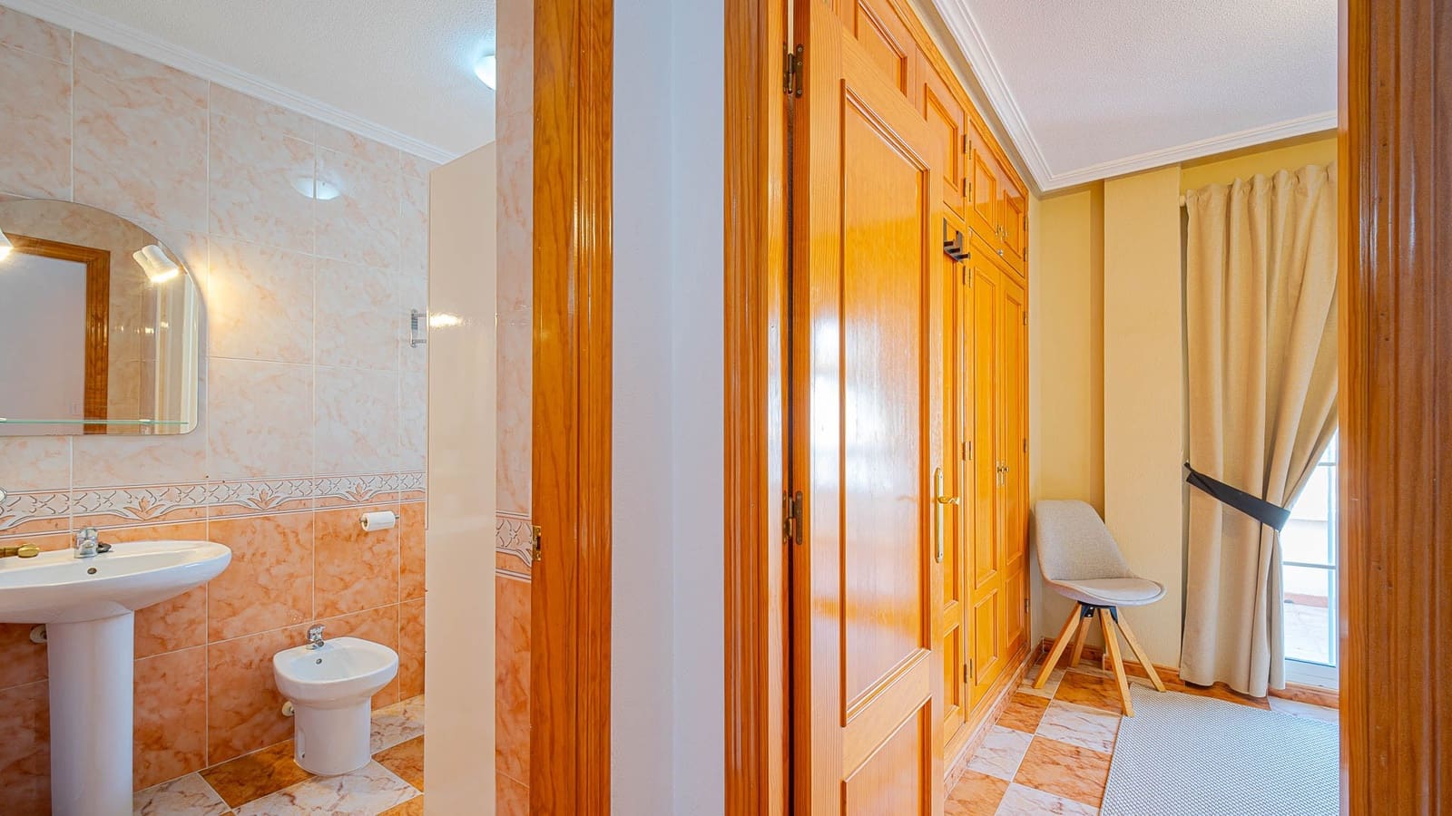 3 soverom Kjedet enebolig til salgs i Orihuela Costa med svømmebasseng garasje - € 269 900 (Ref: 9984428)