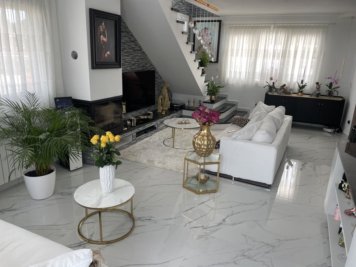 4 Zimmer Villa zu verkaufen in Los Balcones mit Pool Garage - 650.000 € (Ref: 9986435)