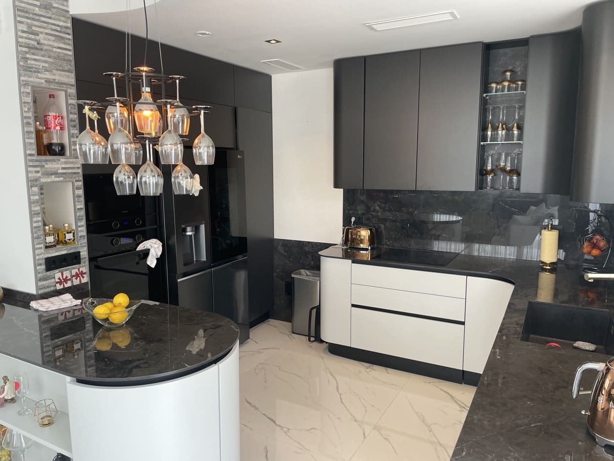 4 Zimmer Villa zu verkaufen in Los Balcones mit Pool Garage - 650.000 € (Ref: 9986435)