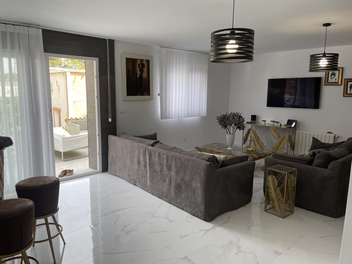 4 Zimmer Villa zu verkaufen in Los Balcones mit Pool Garage - 650.000 € (Ref: 9986435)