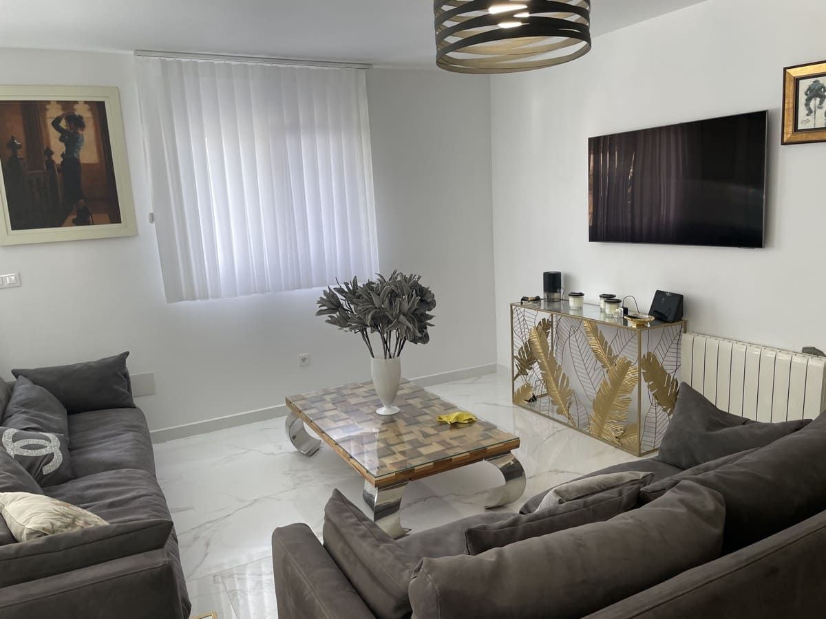 4 Zimmer Villa zu verkaufen in Los Balcones mit Pool Garage - 650.000 € (Ref: 9986435)