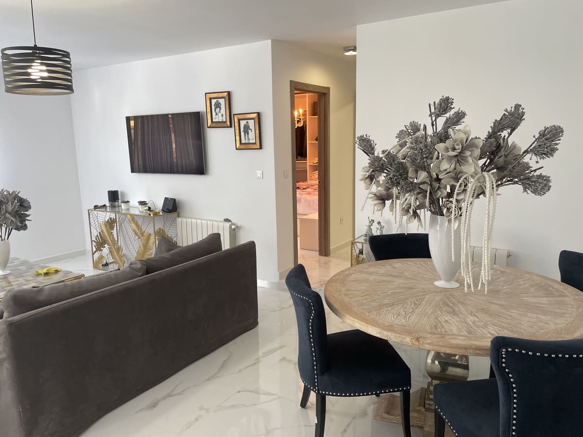 4 Zimmer Villa zu verkaufen in Los Balcones mit Pool Garage - 650.000 € (Ref: 9986435)
