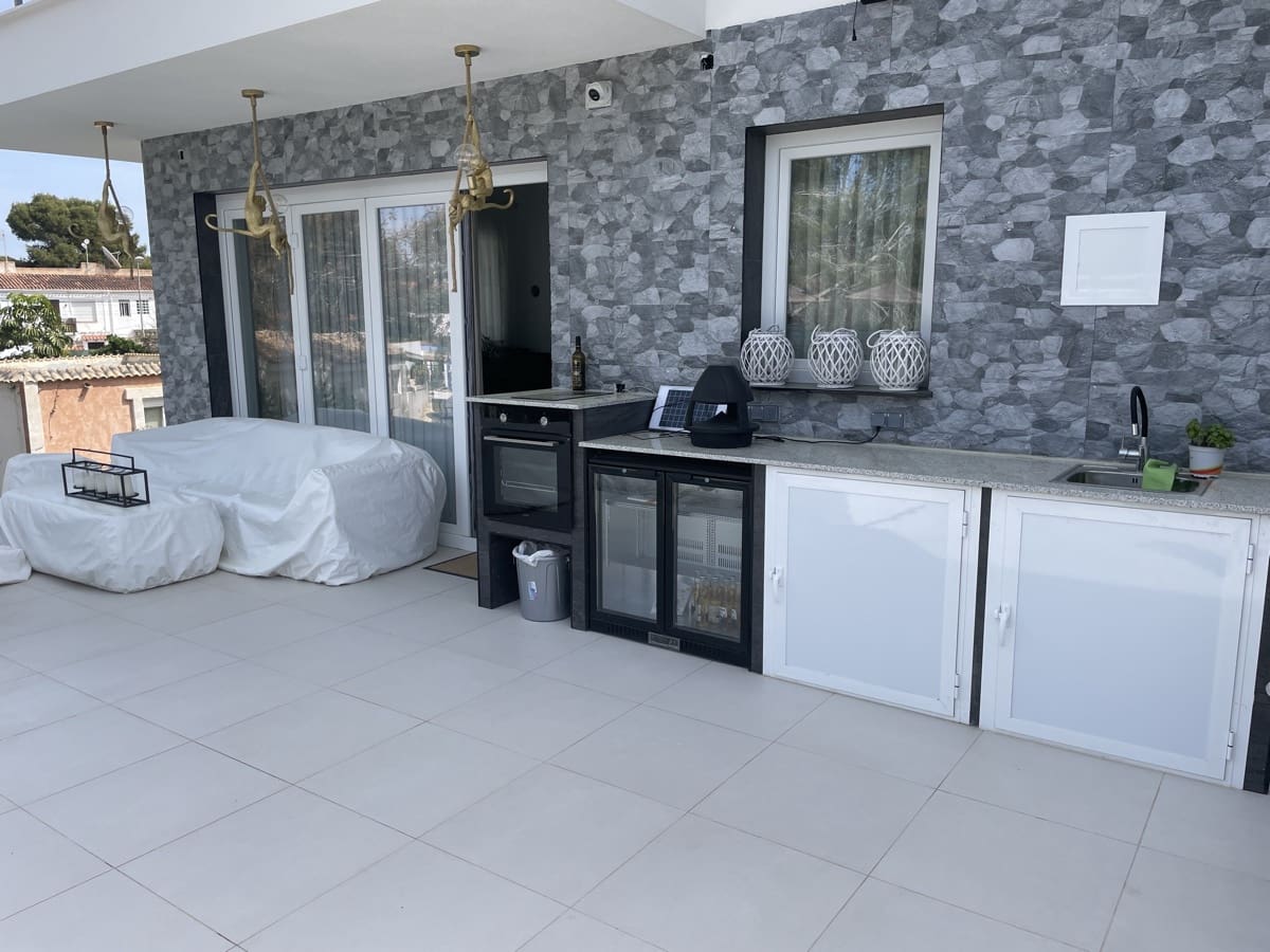 4 Zimmer Villa zu verkaufen in Los Balcones mit Pool Garage - 650.000 € (Ref: 9986435)