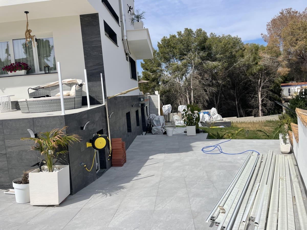 4 Zimmer Villa zu verkaufen in Los Balcones mit Pool Garage - 650.000 € (Ref: 9986435)