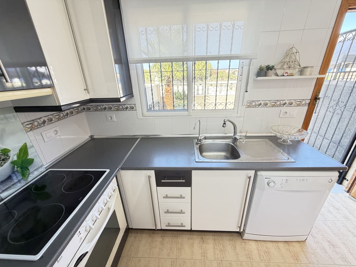 3 slaapkamer Huis te koop in Playa Flamenca met zwembad - € 280.000 (Ref: 9990232)