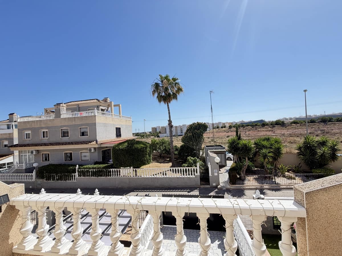 3 slaapkamer Huis te koop in Playa Flamenca met zwembad - € 280.000 (Ref: 9990232)