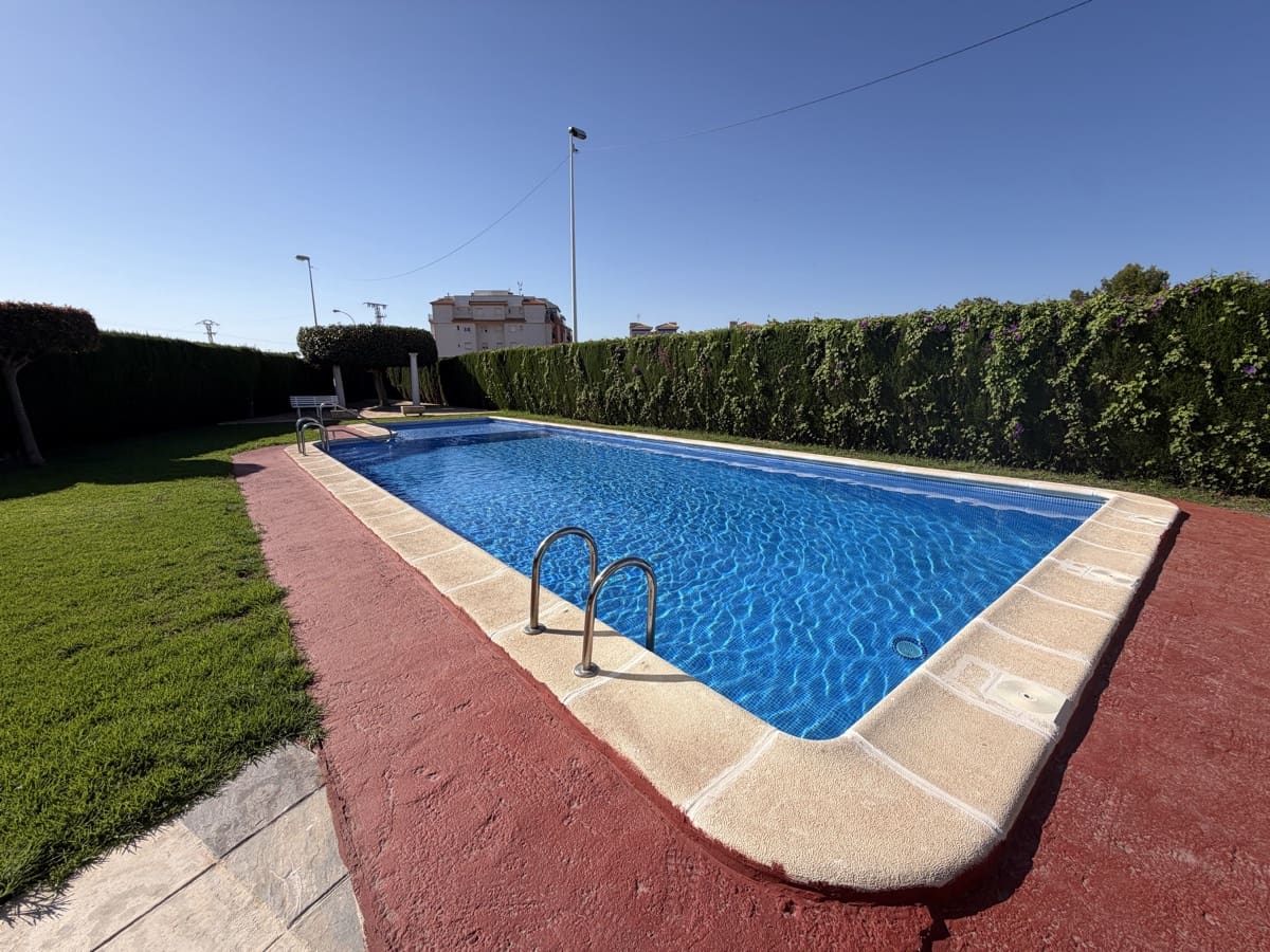 3 slaapkamer Huis te koop in Playa Flamenca met zwembad - € 280.000 (Ref: 9990232)