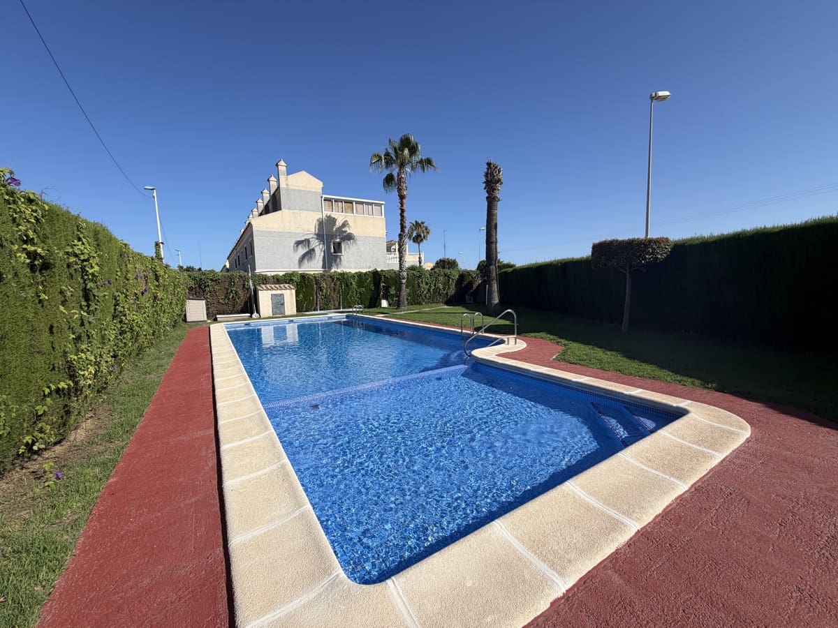 3 slaapkamer Huis te koop in Playa Flamenca met zwembad - € 280.000 (Ref: 9990232)