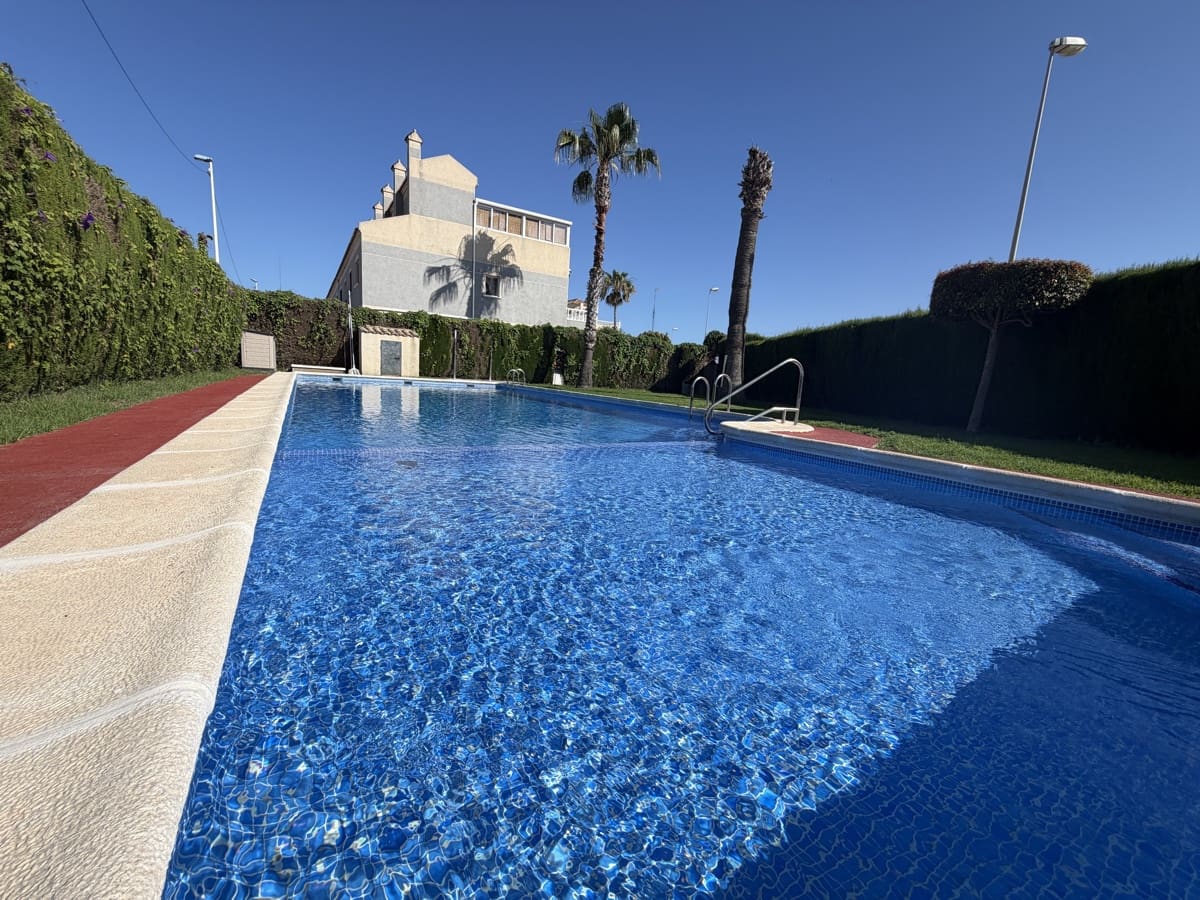 3 slaapkamer Huis te koop in Playa Flamenca met zwembad - € 280.000 (Ref: 9990232)