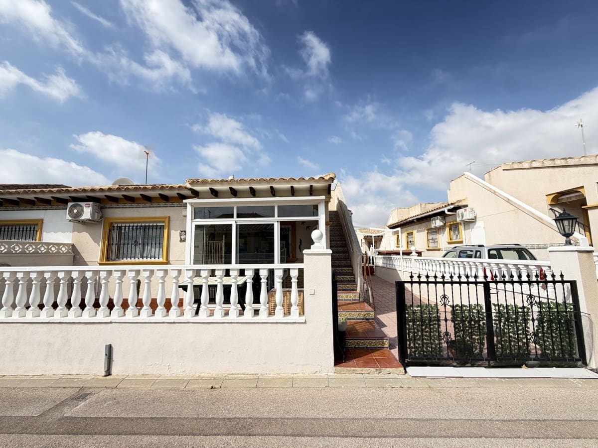 2 slaapkamer Huis te koop in La Zenia met zwembad - € 225.000 (Ref: 9990238)