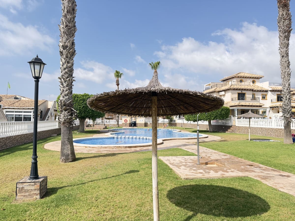 2 slaapkamer Huis te koop in La Zenia met zwembad - € 225.000 (Ref: 9990238)