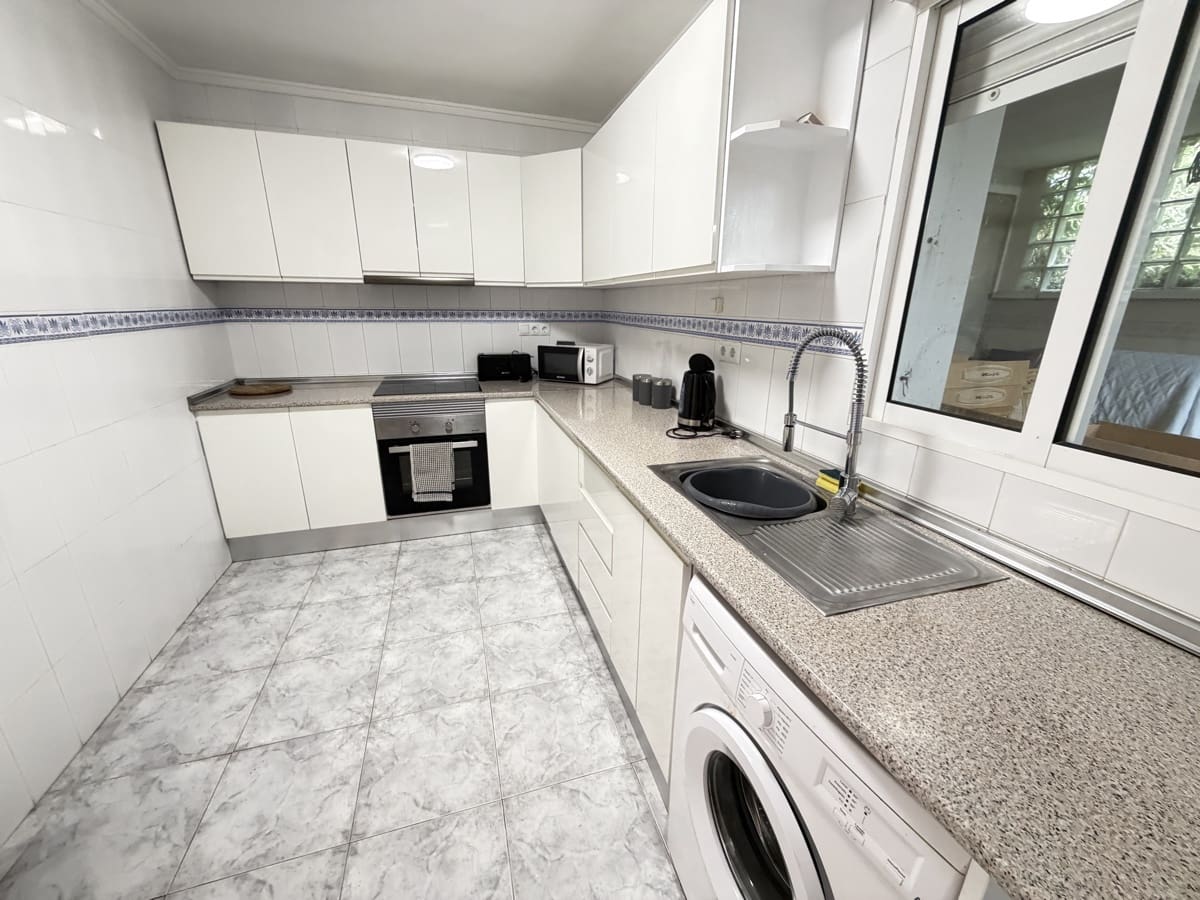4 soveværelse Villa til salg i Villamartin med swimmingpool garage - € 385.000 (Ref: 9990242)