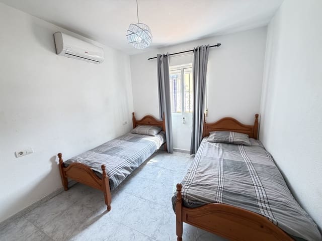 4 soveværelse Villa til salg i Villamartin, Orihuela med swimmingpool garage - € 385.000 (Ref: 9990242)