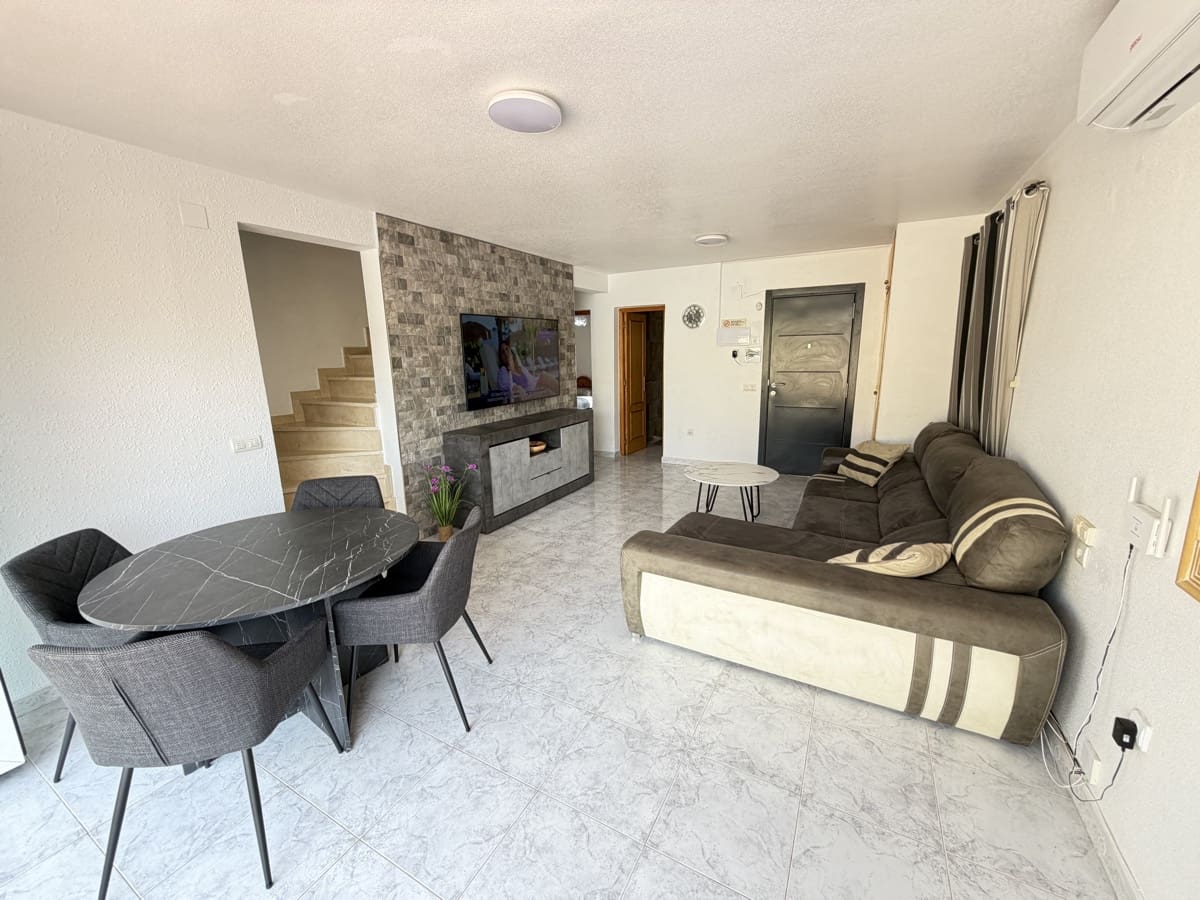 4 soveværelse Villa til salg i Villamartin med swimmingpool garage - € 385.000 (Ref: 9990242)