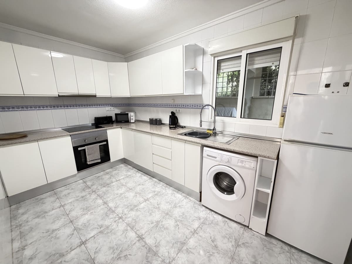 4 soveværelse Villa til salg i Villamartin med swimmingpool garage - € 385.000 (Ref: 9990242)