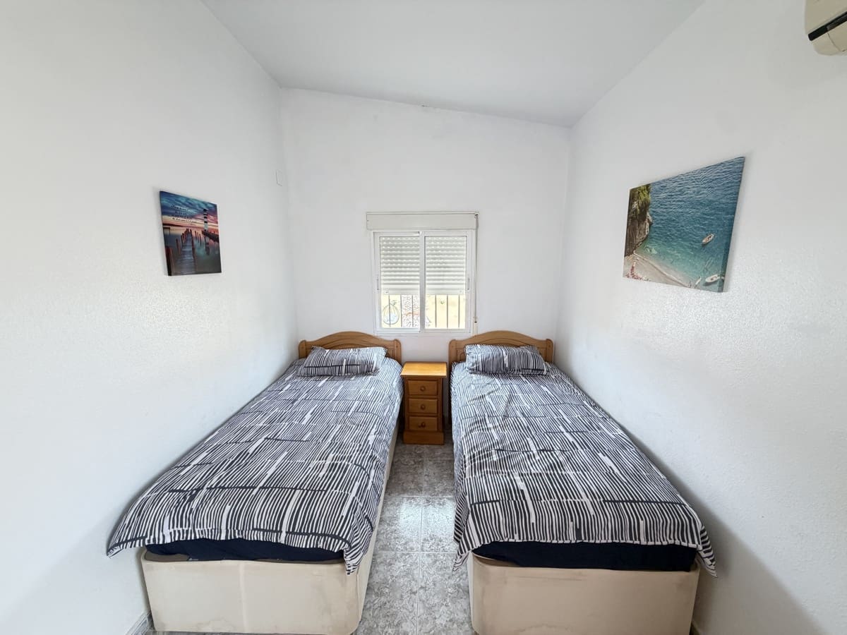 4 soveværelse Villa til salg i Villamartin med swimmingpool garage - € 385.000 (Ref: 9990242)