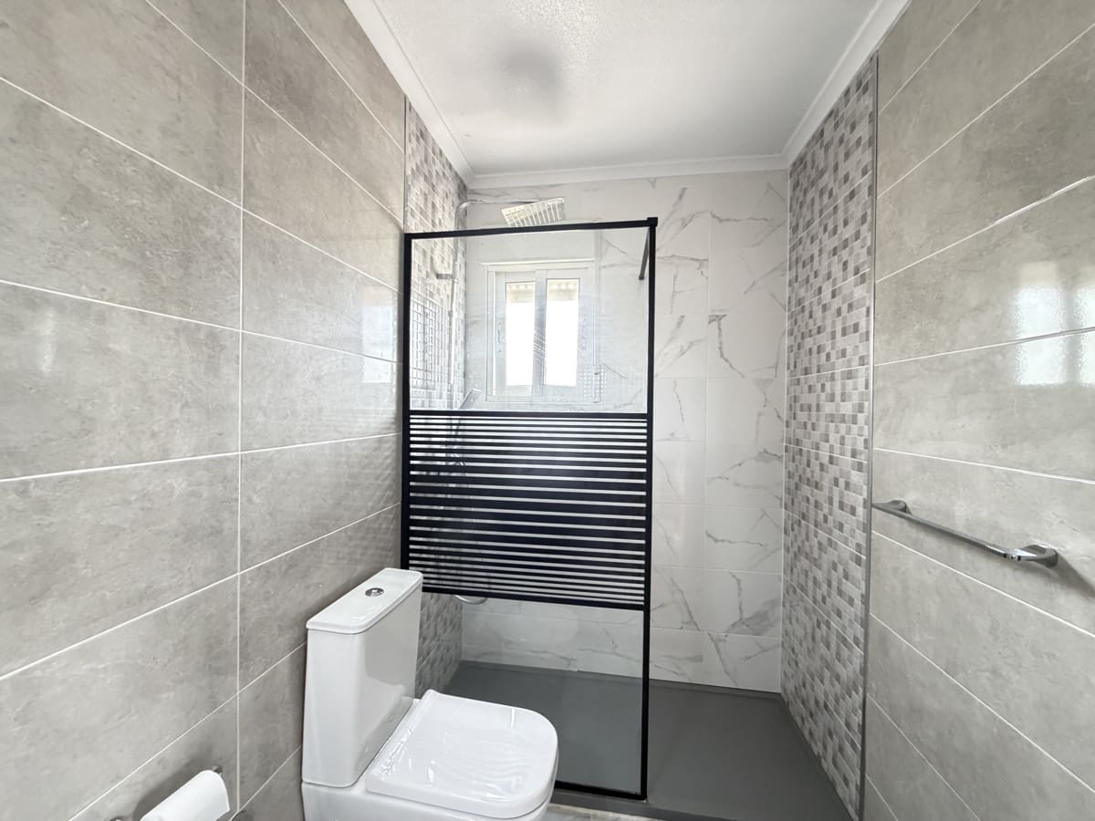 4 soveværelse Villa til salg i Villamartin med swimmingpool garage - € 385.000 (Ref: 9990242)