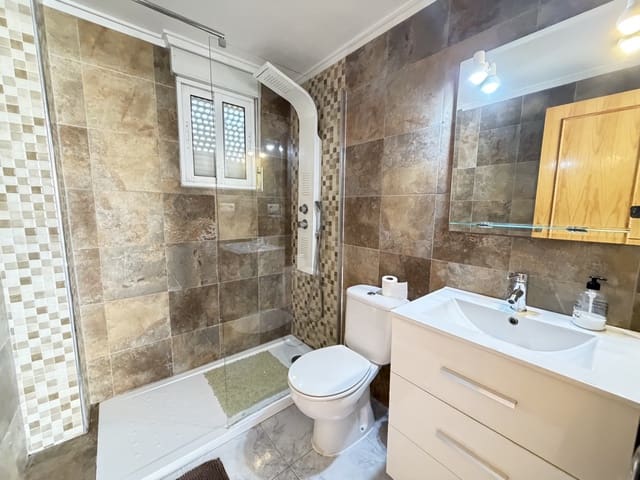 4 soveværelse Villa til salg i Villamartin, Orihuela med swimmingpool garage - € 385.000 (Ref: 9990242)
