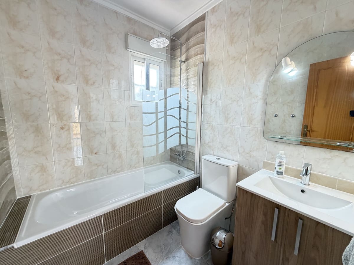 4 soveværelse Villa til salg i Villamartin med swimmingpool garage - € 385.000 (Ref: 9990242)