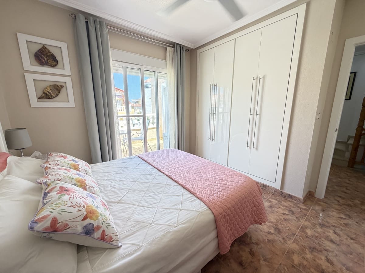 2 soverom Kjedet enebolig til salgs i La Zenia med svømmebasseng - € 269 000 (Ref: 9990243)