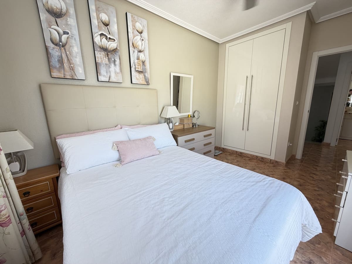 2 soverom Kjedet enebolig til salgs i La Zenia med svømmebasseng - € 269 000 (Ref: 9990243)