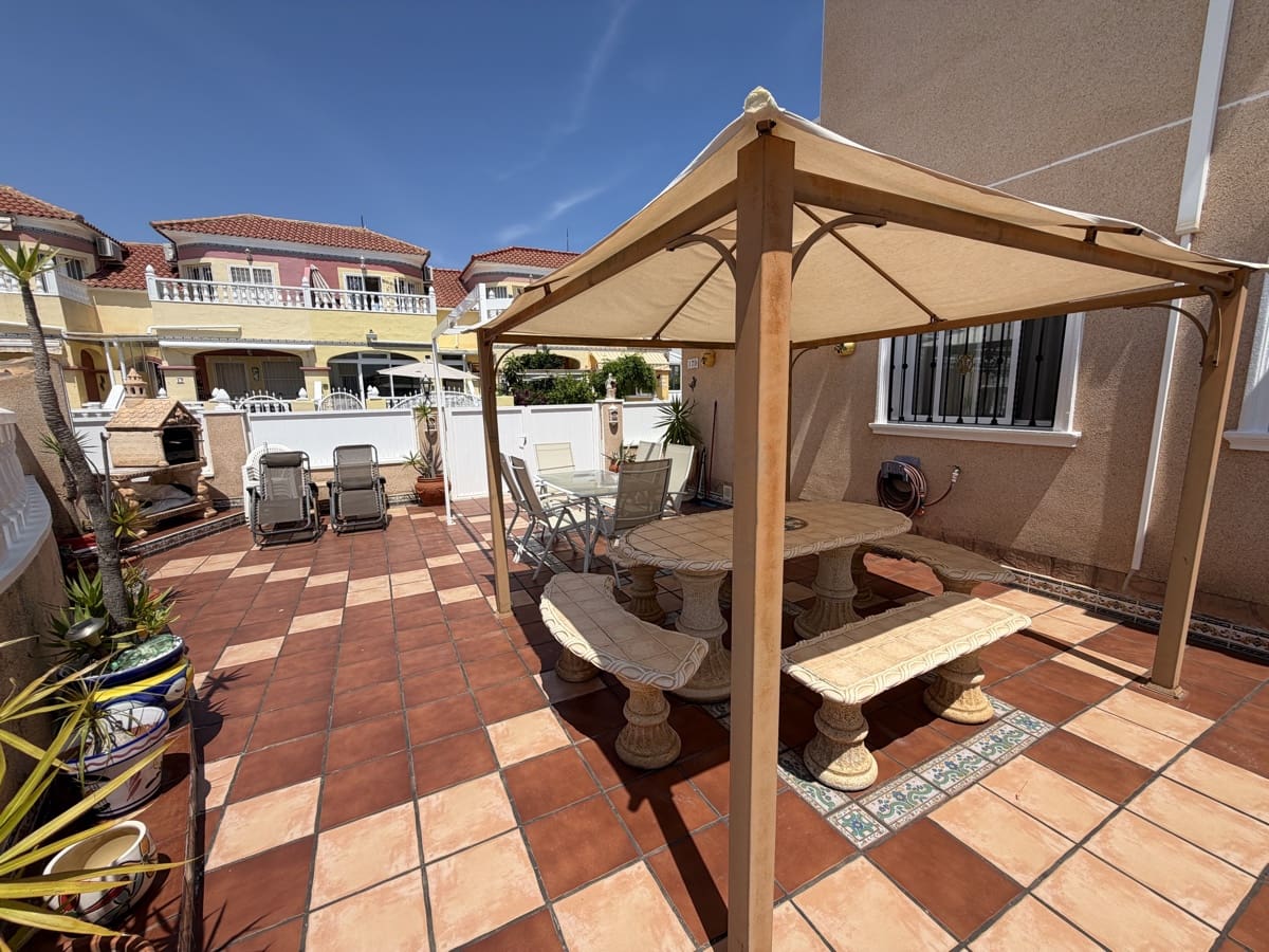 2 soverom Kjedet enebolig til salgs i La Zenia med svømmebasseng - € 269 000 (Ref: 9990243)