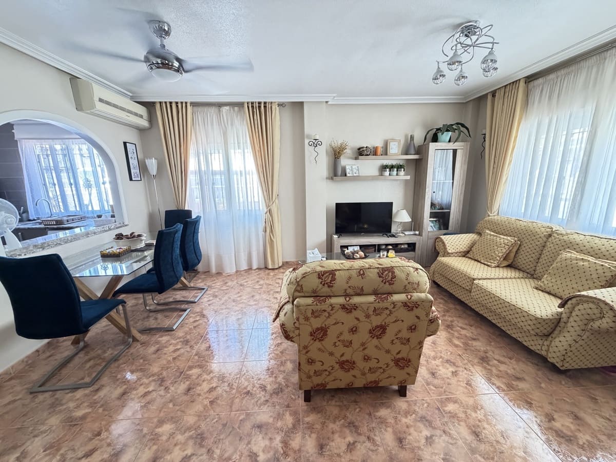 2 soverom Kjedet enebolig til salgs i La Zenia med svømmebasseng - € 269 000 (Ref: 9990243)