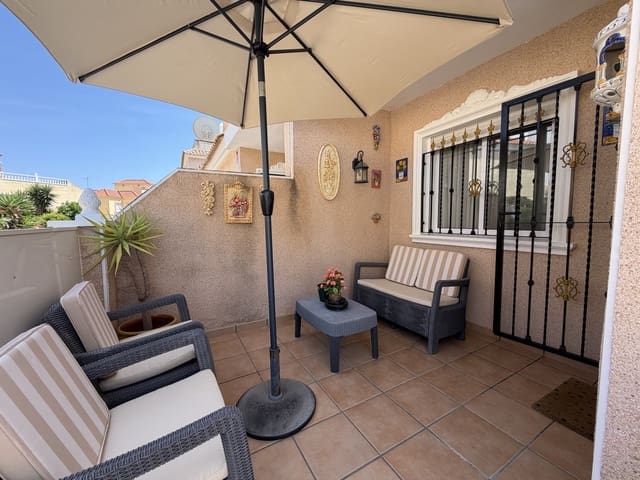 2 soverom Kjedet enebolig til salgs i La Zenia, Orihuela med svømmebasseng - € 269 000 (Ref: 9990243)