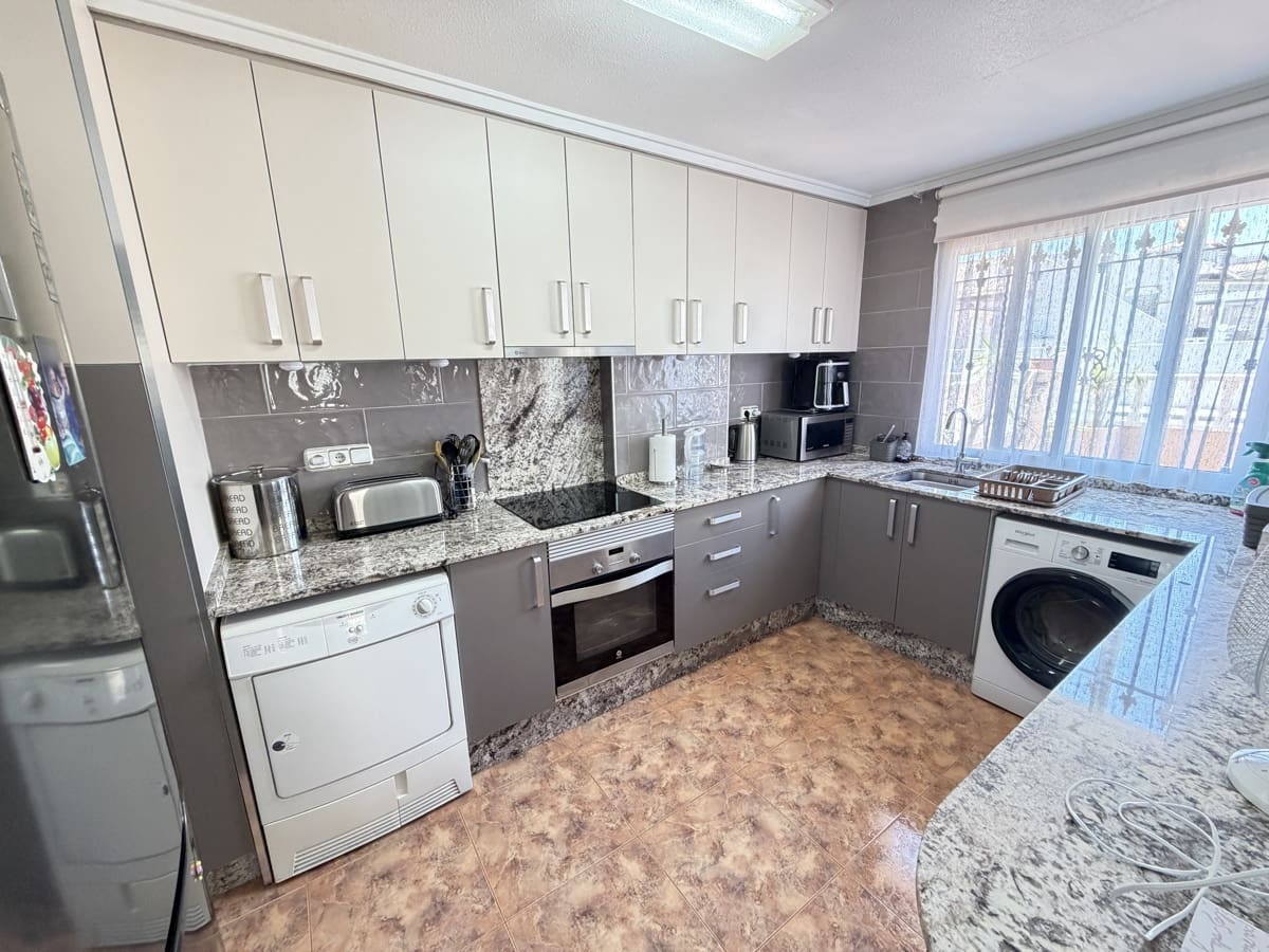 2 soverom Kjedet enebolig til salgs i La Zenia med svømmebasseng - € 269 000 (Ref: 9990243)
