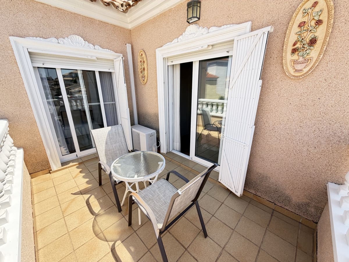 2 soverom Kjedet enebolig til salgs i La Zenia med svømmebasseng - € 269 000 (Ref: 9990243)