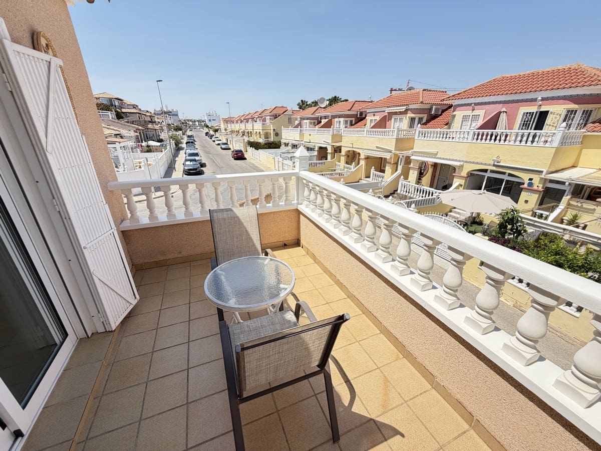 2 soverom Kjedet enebolig til salgs i La Zenia med svømmebasseng - € 269 000 (Ref: 9990243)