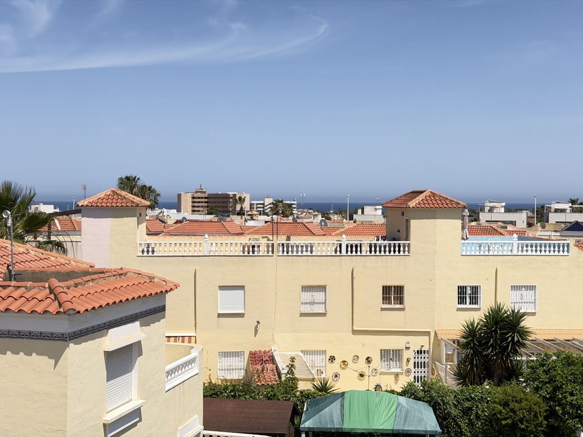 2 soverom Kjedet enebolig til salgs i La Zenia med svømmebasseng - € 269 000 (Ref: 9990243)