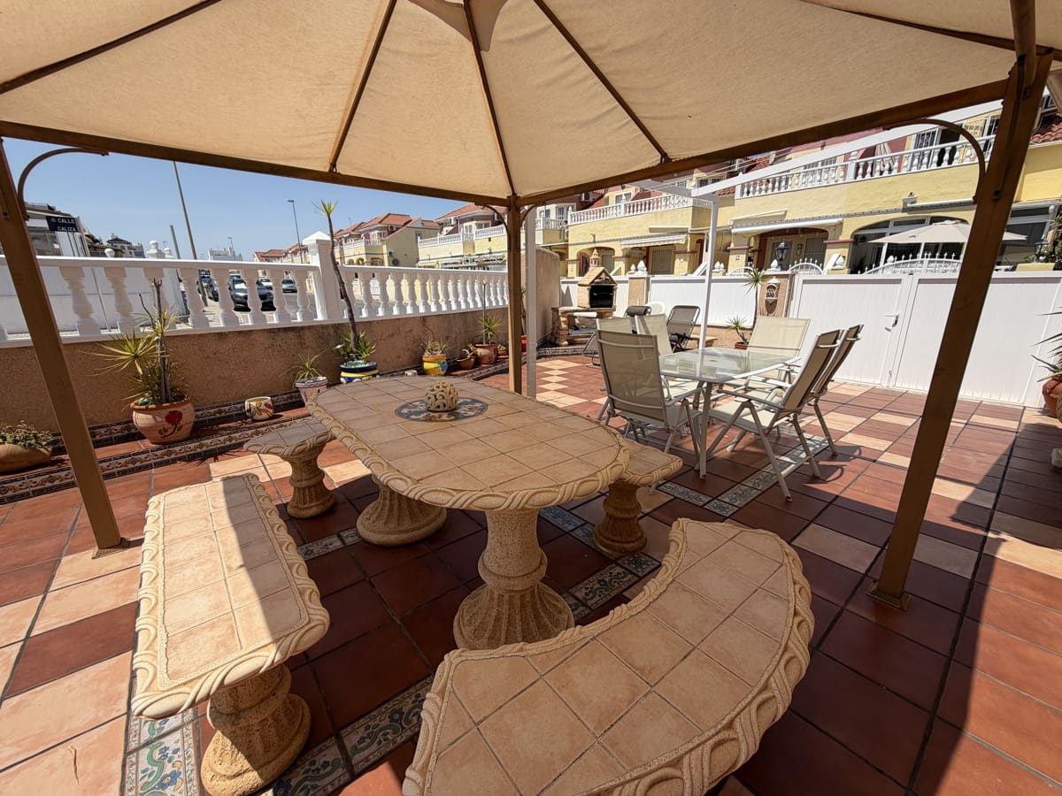 2 soverom Kjedet enebolig til salgs i La Zenia med svømmebasseng - € 269 000 (Ref: 9990243)