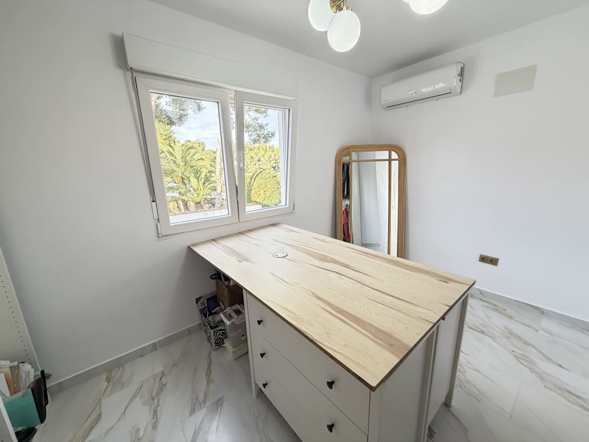 6 bedroom Villa for sale in Villamartin with pool garage - € 695,000 (Ref: 9990253)