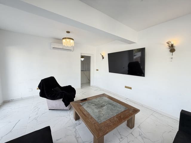 6 slaapkamer Villa te koop in Villamartin, Orihuela met zwembad garage - € 695.000 (Ref: 9990253)