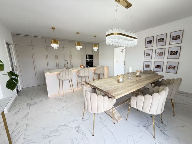 6 slaapkamer Villa te koop in Villamartin, Orihuela met zwembad garage - € 695.000 (Ref: 9990253)